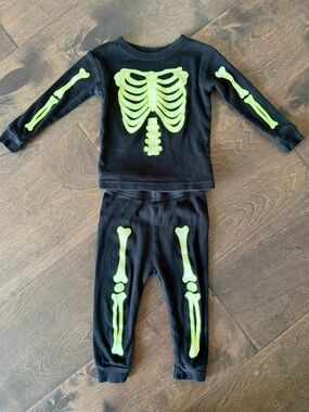 GAP Glow Skeleton Pajamas